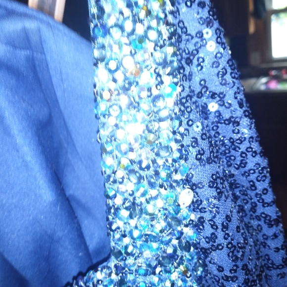 Dress - Picture 4 of 6